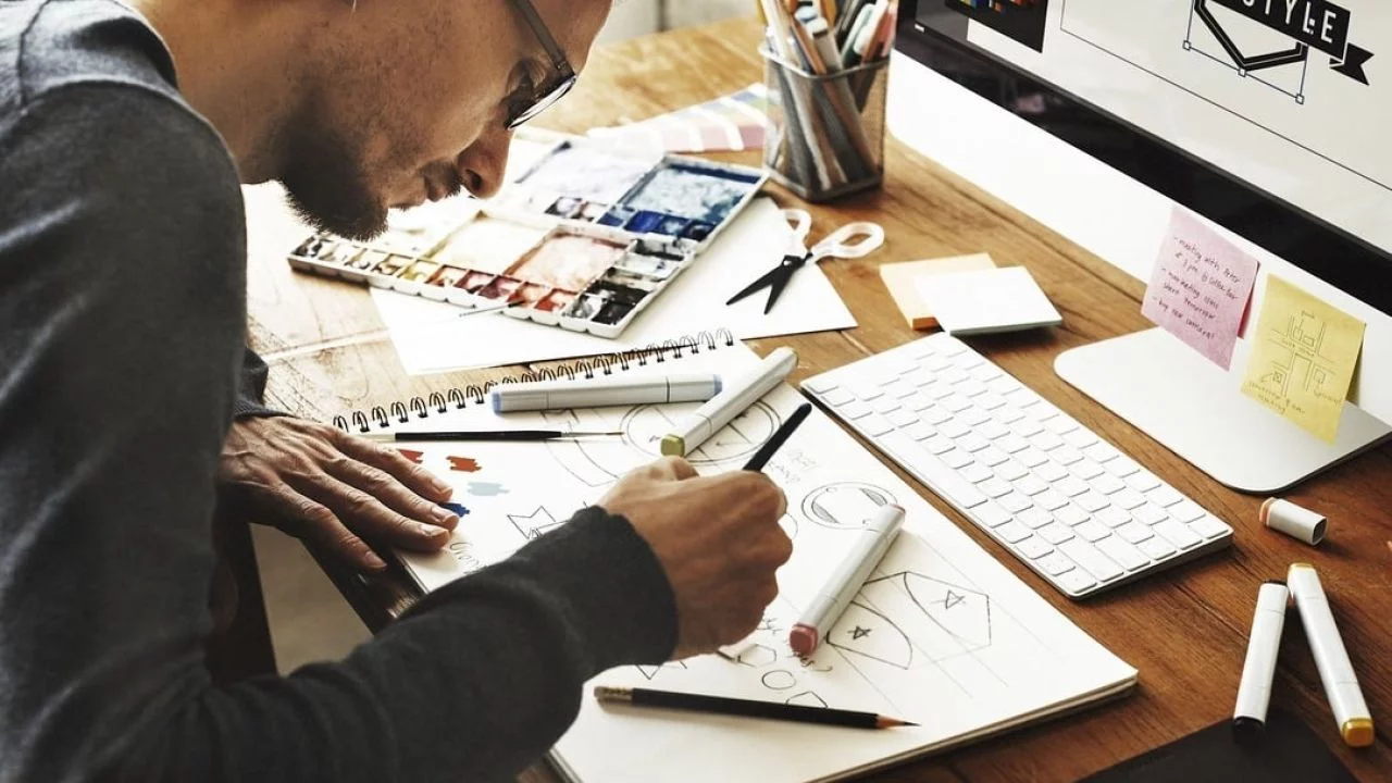 Como ganhar renda extra trabalhando como designer gráfico?