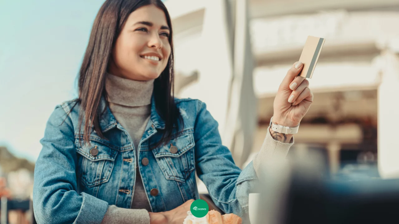 Posso pagar a fatura do meu cartão de crédito com outro cartão?