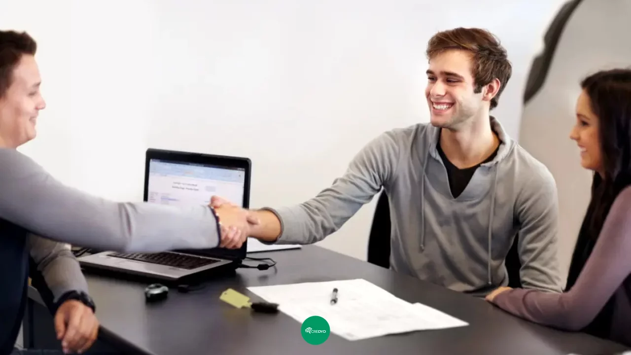 Fiador pode ter nome sujo para alugar imóvel? Entenda o que acontece