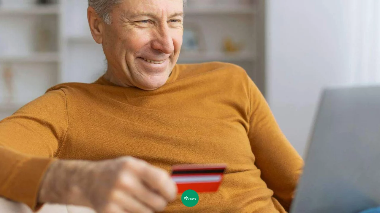 Quais bancos liberam cartão de crédito para aposentados? Confira onde conseguir