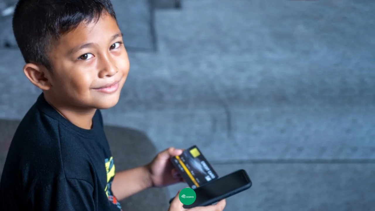 Cartão adicional para filhos: quais cuidados os pais devem ter?