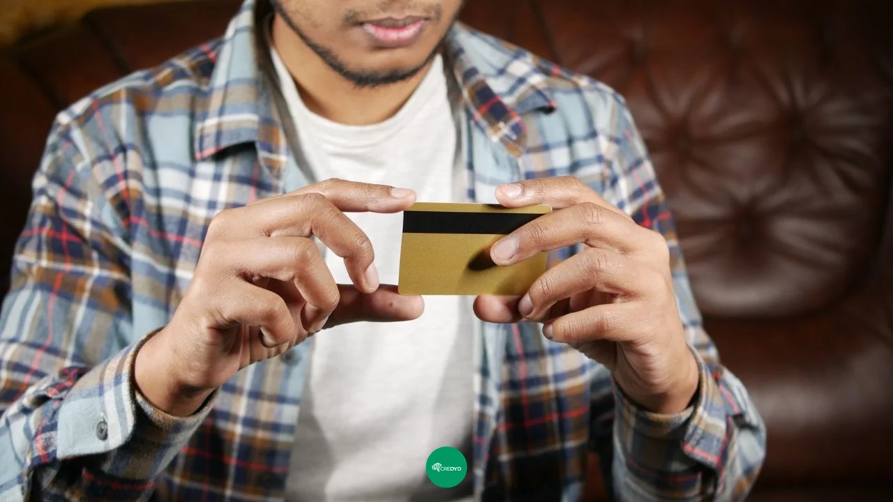 Cartão de crédito com limite baixo vale a pena? Veja como usar sem se enrolar